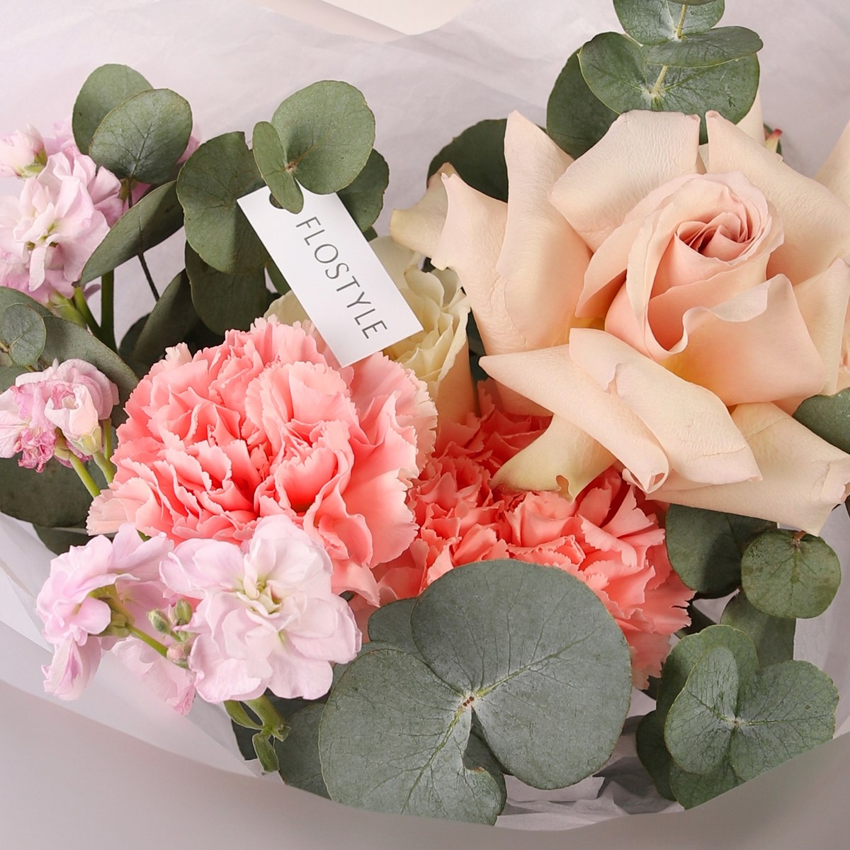 buket nedorogoj s francuzskoj rozoj 7